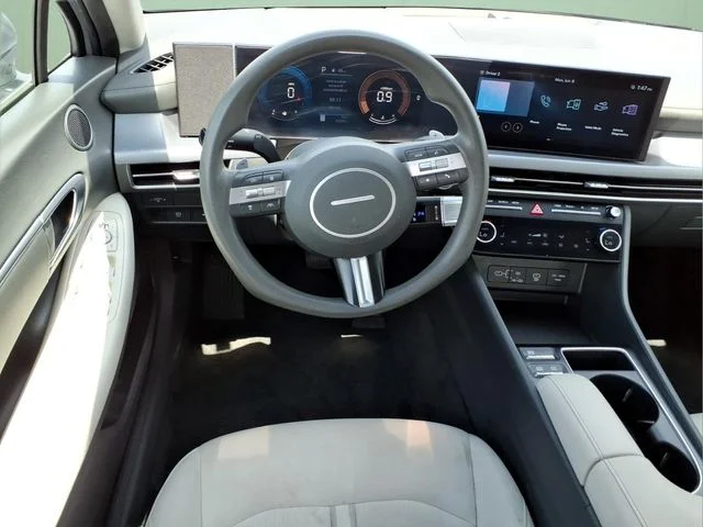Used 2024 Silver Hyundai SEL image 19