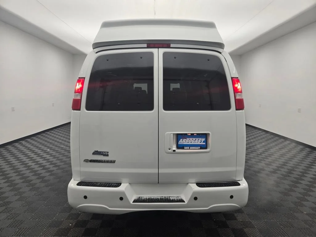 Used 2020 Summit White Chevrolet WT image 4