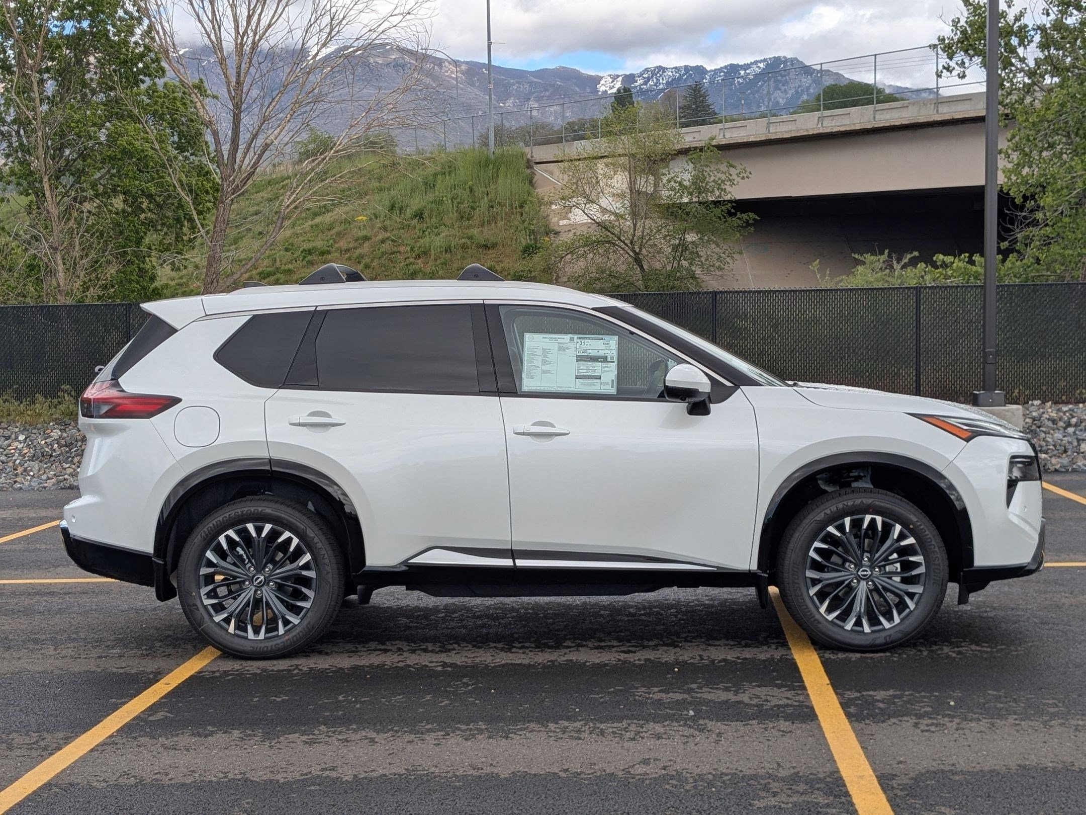 New 2026 Everest White Pearl Tricoat Nissan Platinum image 2