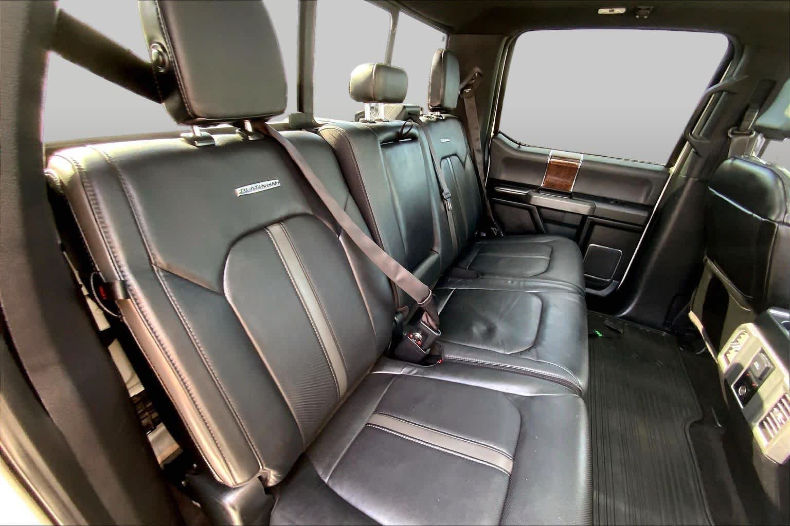 Used 2015 White Platinum Metallic Tri-Coat Ford Platinum image 17