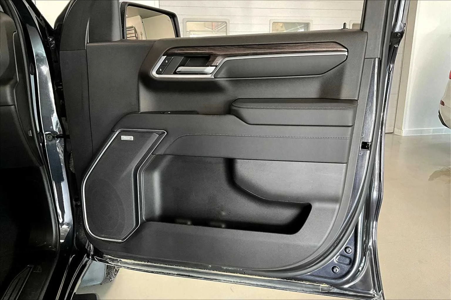 2022 Chevrolet Silverado 1500 LTZ - Photo 24
