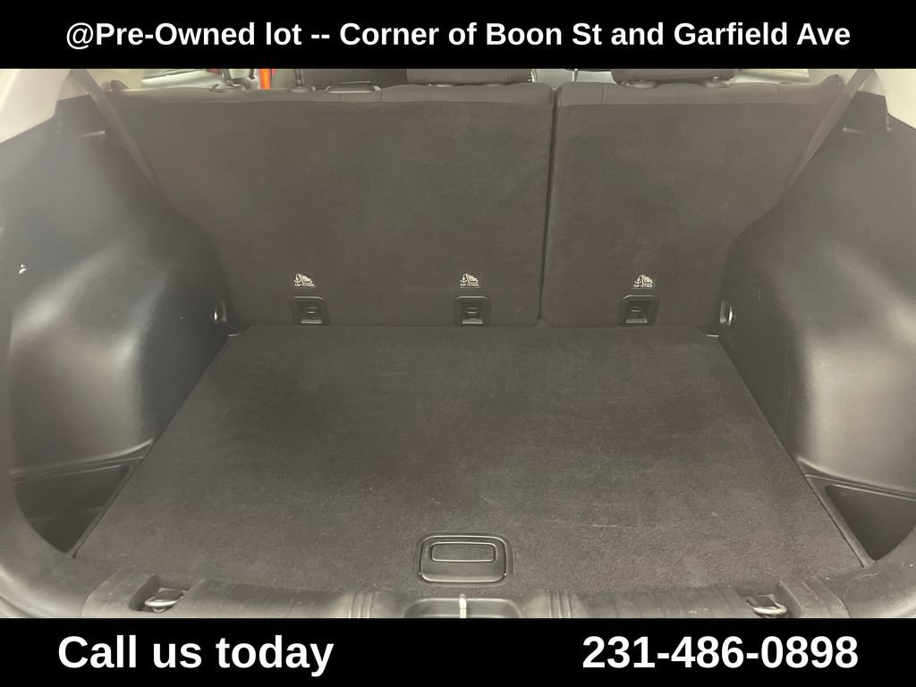 Used 2018  Jeep Sport image 28
