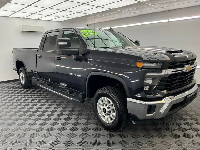 Used 2024 Gray Chevrolet LT image 3