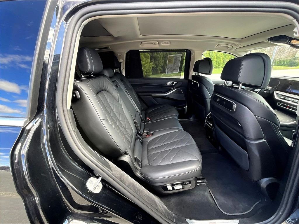 Used 2025 Black BMW xDrive40i image 16