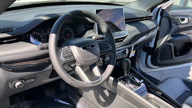 New 2026 Bright White Clearcoat Jeep Latitude Altitude image 14