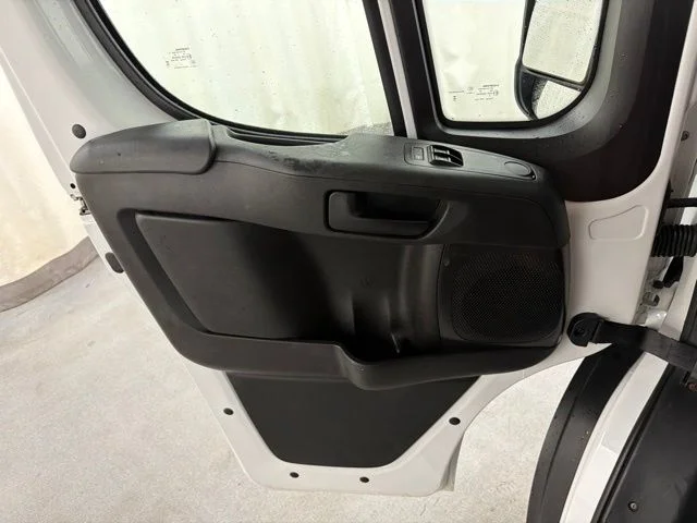 Used 2025 White Ram Base image 21