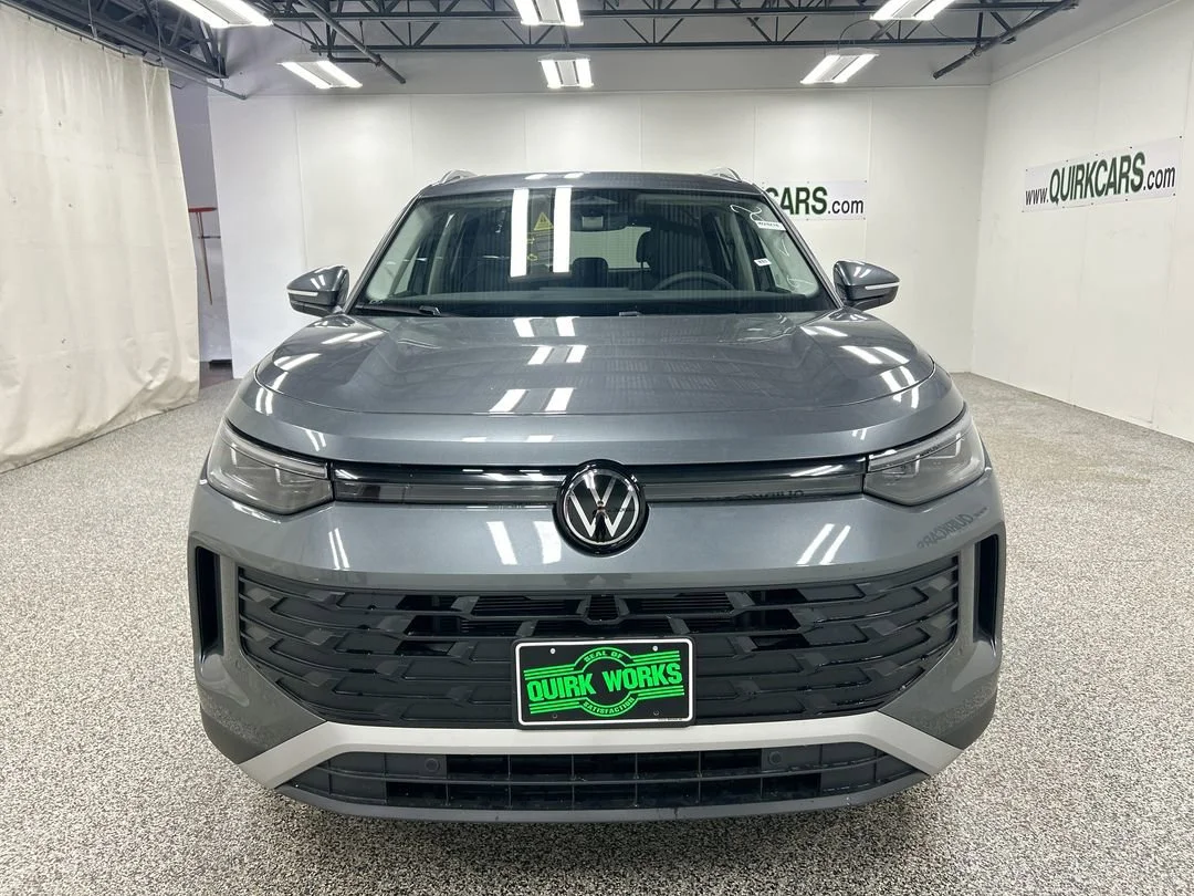 New 2026 Platinum Gray Metallic Volkswagen SE image 2