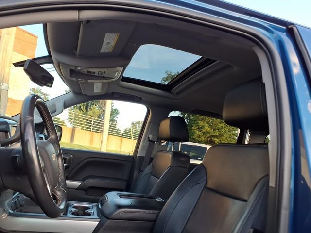 Used 2017 DEEP OCEAN BLUE METALLIC Chevrolet LTZ image 16