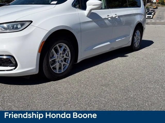 Used 2022 White Chrysler Touring L image 9