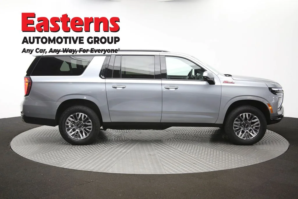 Used 2025 Gray Chevrolet Z71 image 49