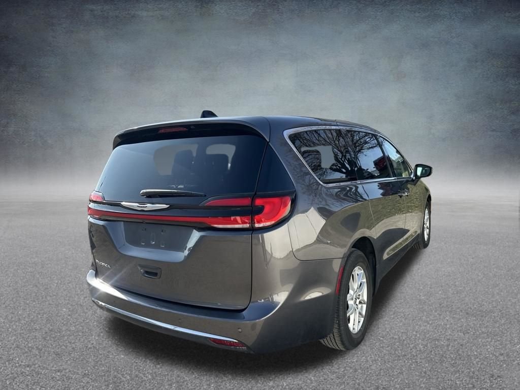Used 2023 Granite Crystal Metallic Clearcoat Chrysler Touring L image 36