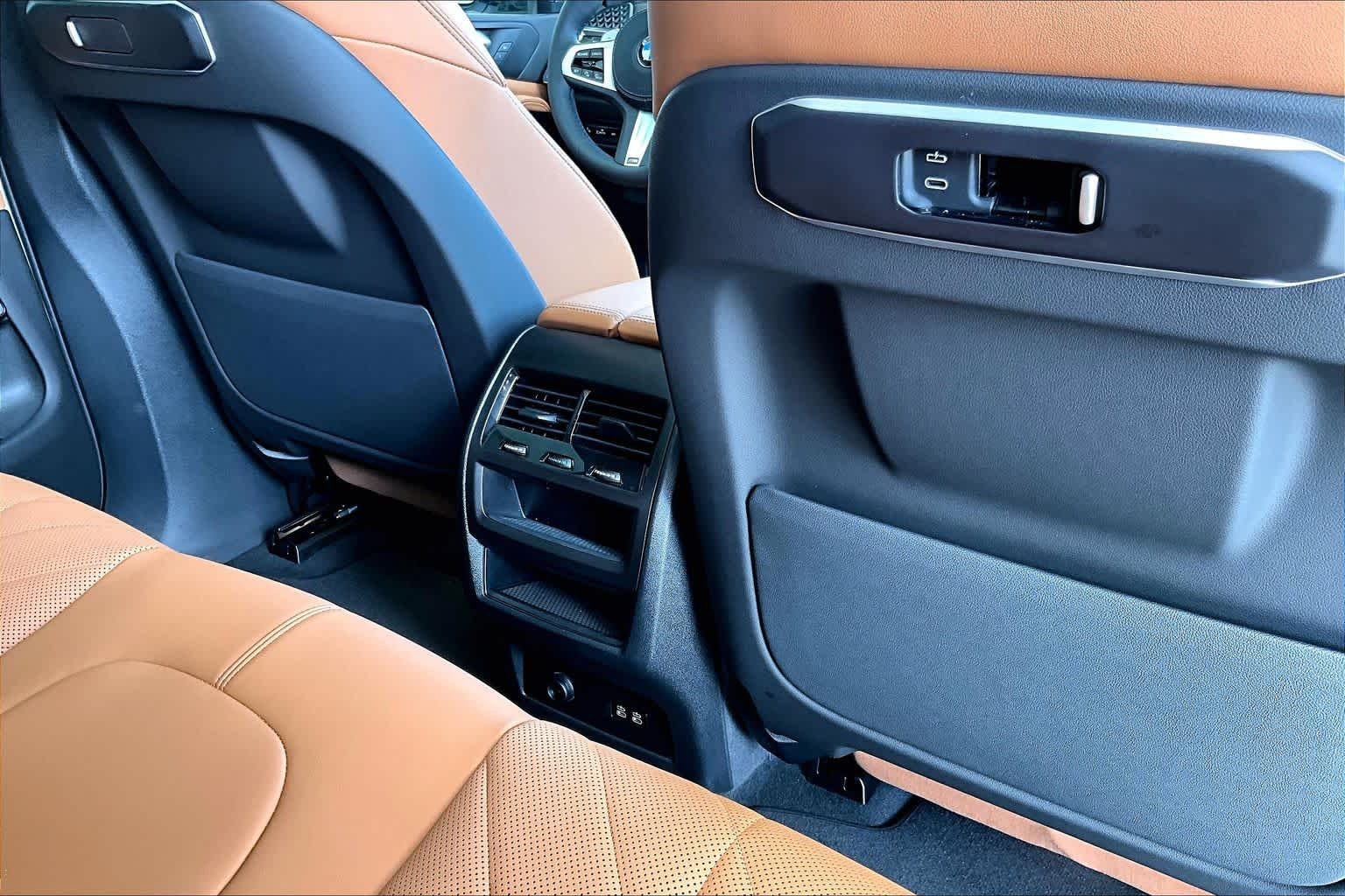 New 2026 Mineral White Metallic BMW sDrive40i image 17