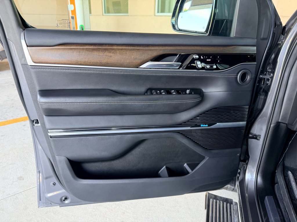 Used 2022 Baltic Gray Metallic Clearcoat Jeep Series II image 10