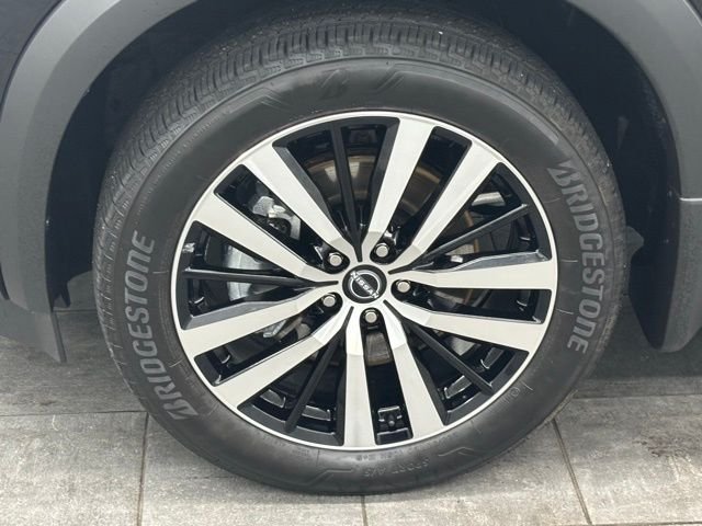 Used 2025 Black Nissan Platinum image 6