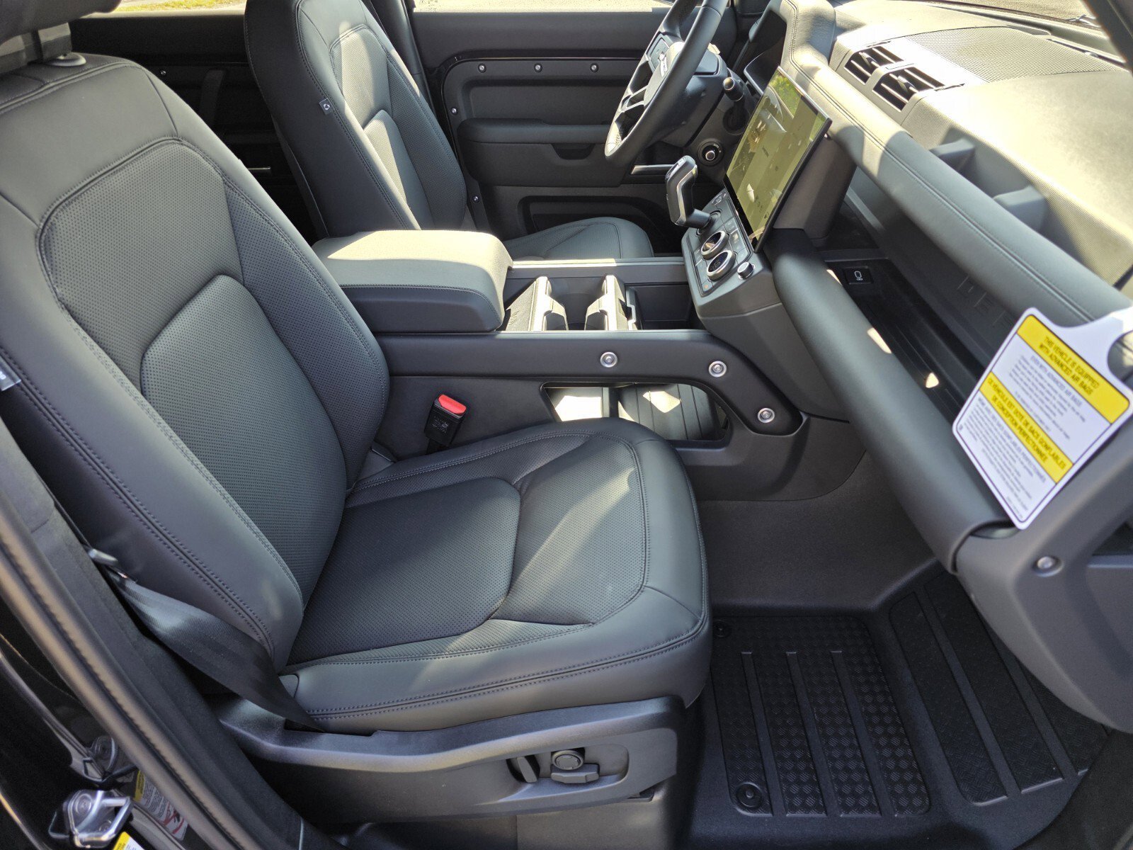 New 2026 Santorini Black Land Rover P400 X-Dynamic SE image 3
