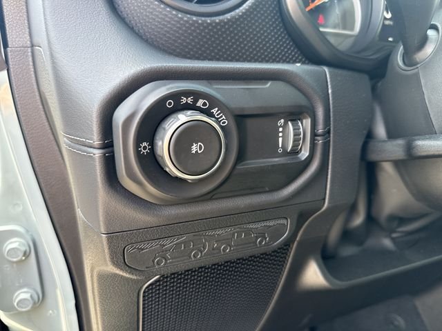 New 2026 White/off-white Jeep Rubicon image 30