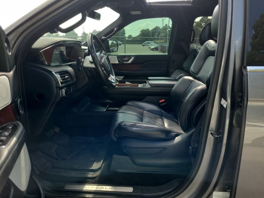 Used 2021 Gray Lincoln Reserve image 6