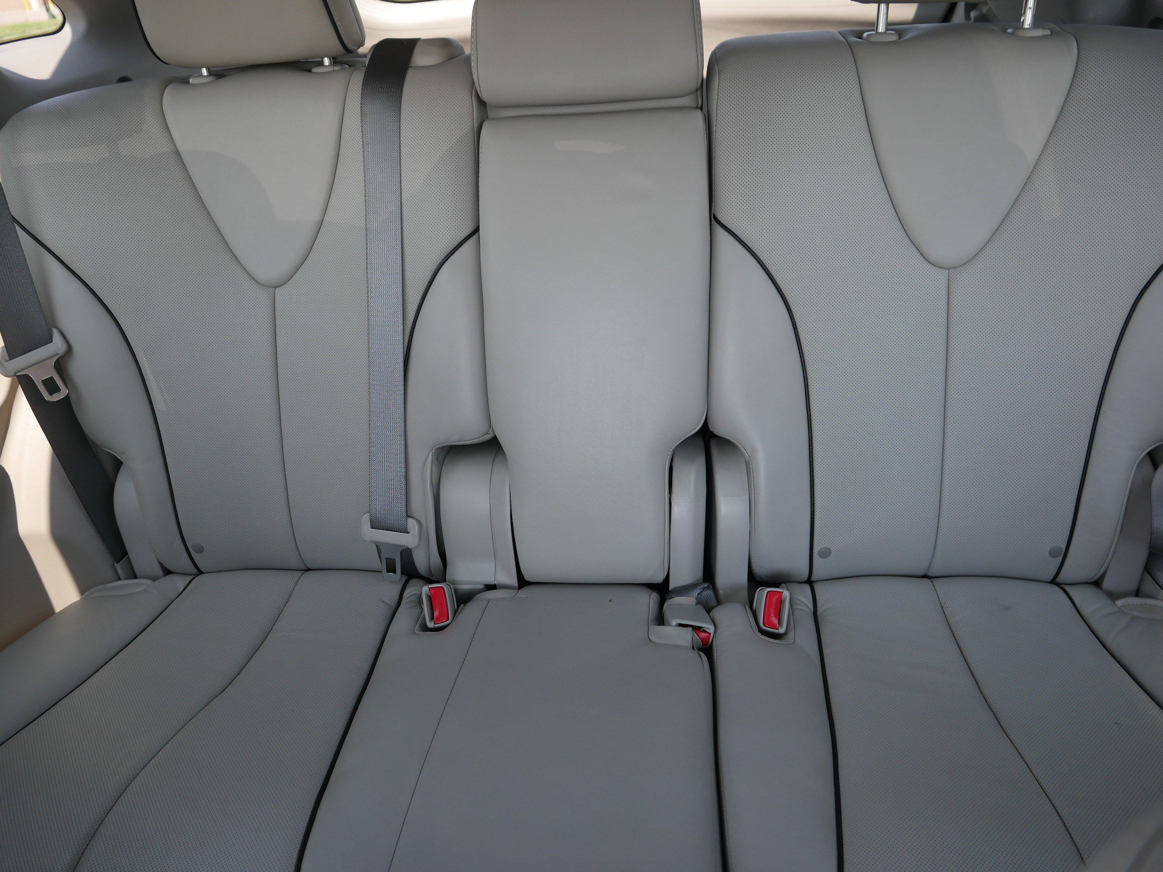 Used 2015 Celestial Silver Metallic Toyota Limited image 13