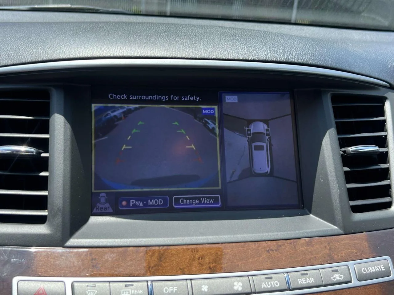 Used 2014 Midnight Garnet INFINITI Base image 36