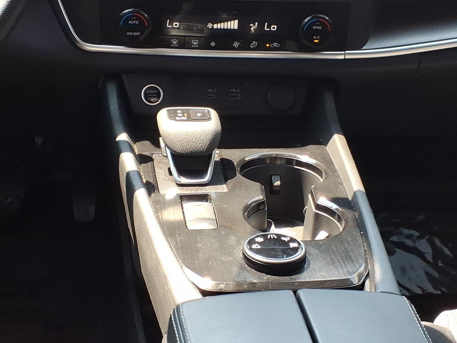 Used 2023  NISSAN SV image 18