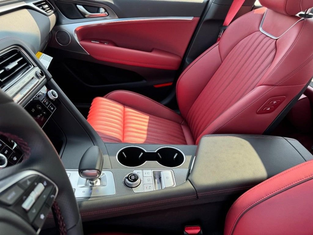 New 2026 Savile Silver Genesis 3.3T Sport Prestige image 9