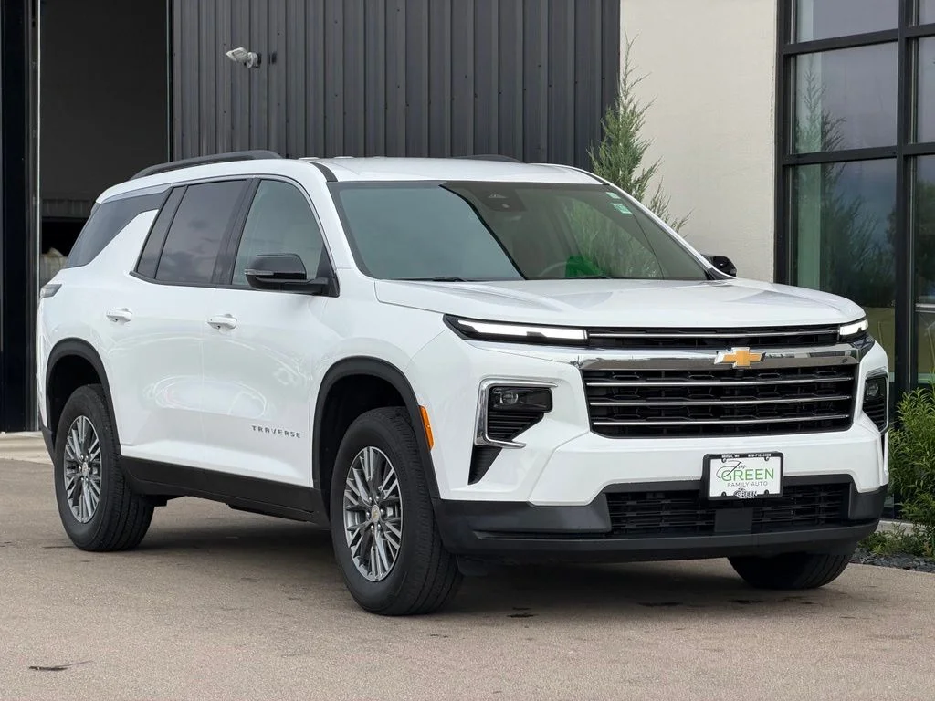 Used 2025 White Chevrolet LT image 4