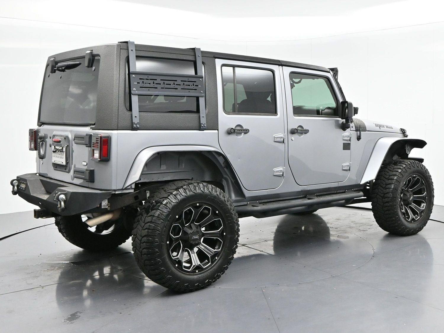 Used 2017 Billet Silver Metallic Clearcoat Jeep Smoky Mountain image 7