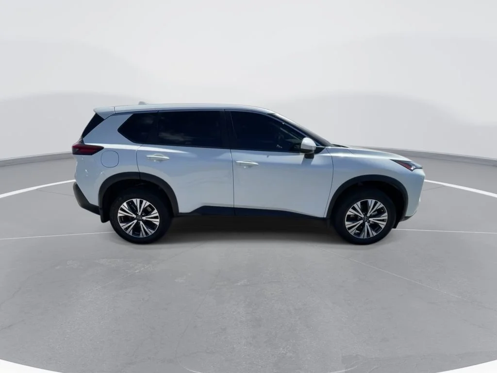 Used 2023 White Nissan SV image 9