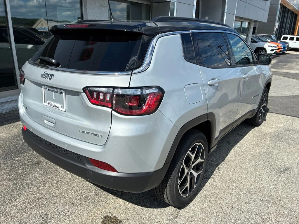New 2026 Silver Zynith Metallic Clear-Coat Exterior Paint Jeep Limited image 8
