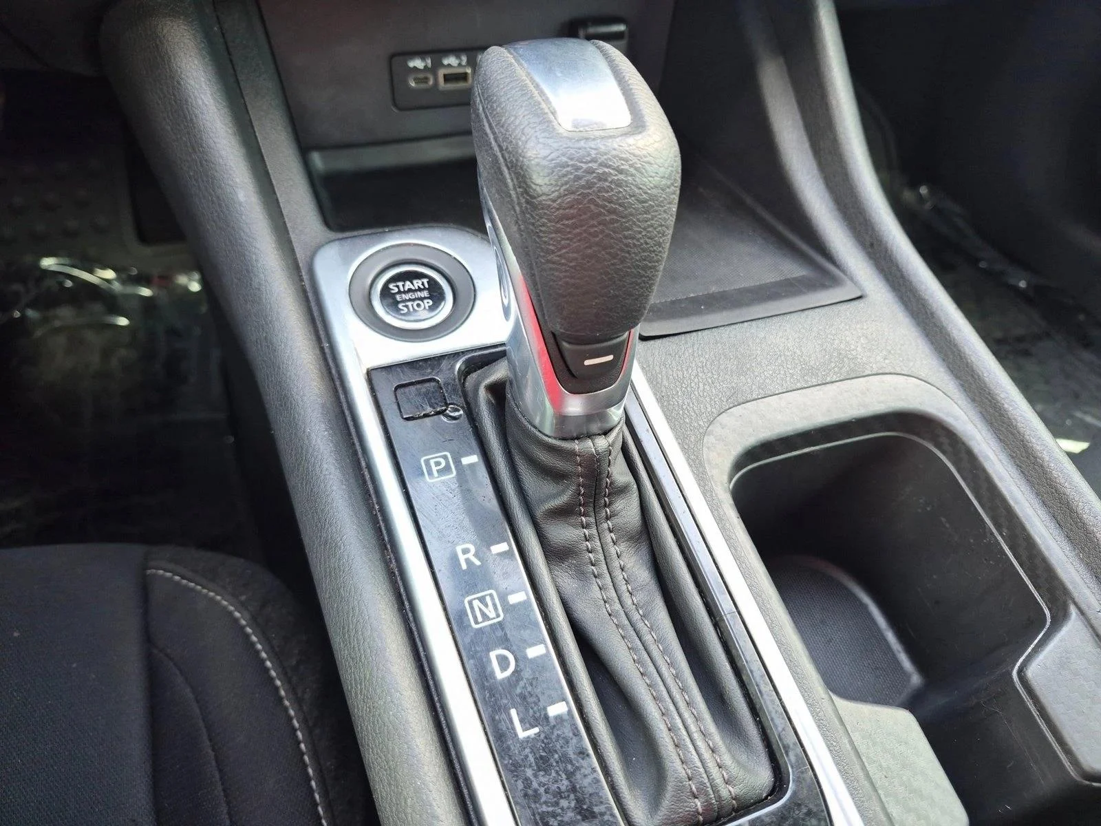Used 2022 Super Black Nissan SV image 13