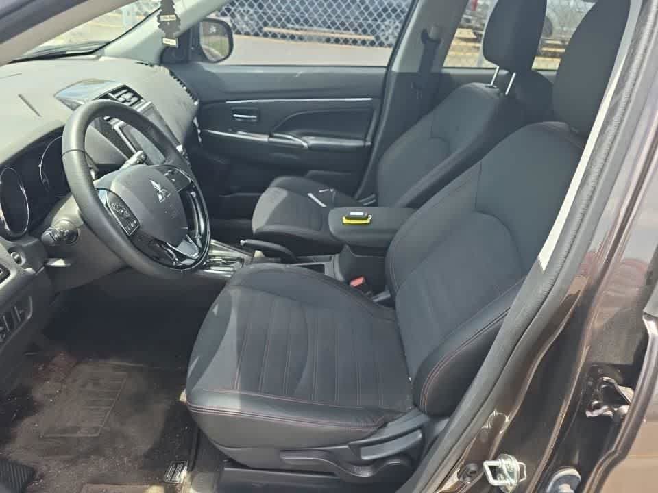 Used 2025 Oak Brown Metallic Mitsubishi SE image 5