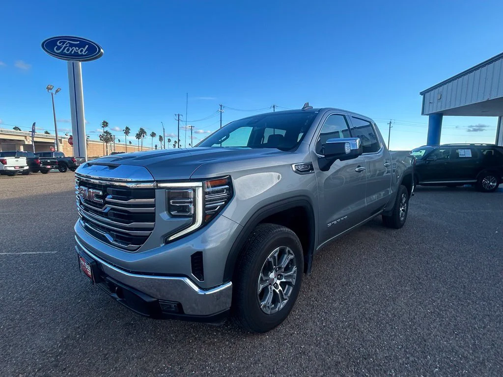 Used 2025 Silver GMC SLT image 3