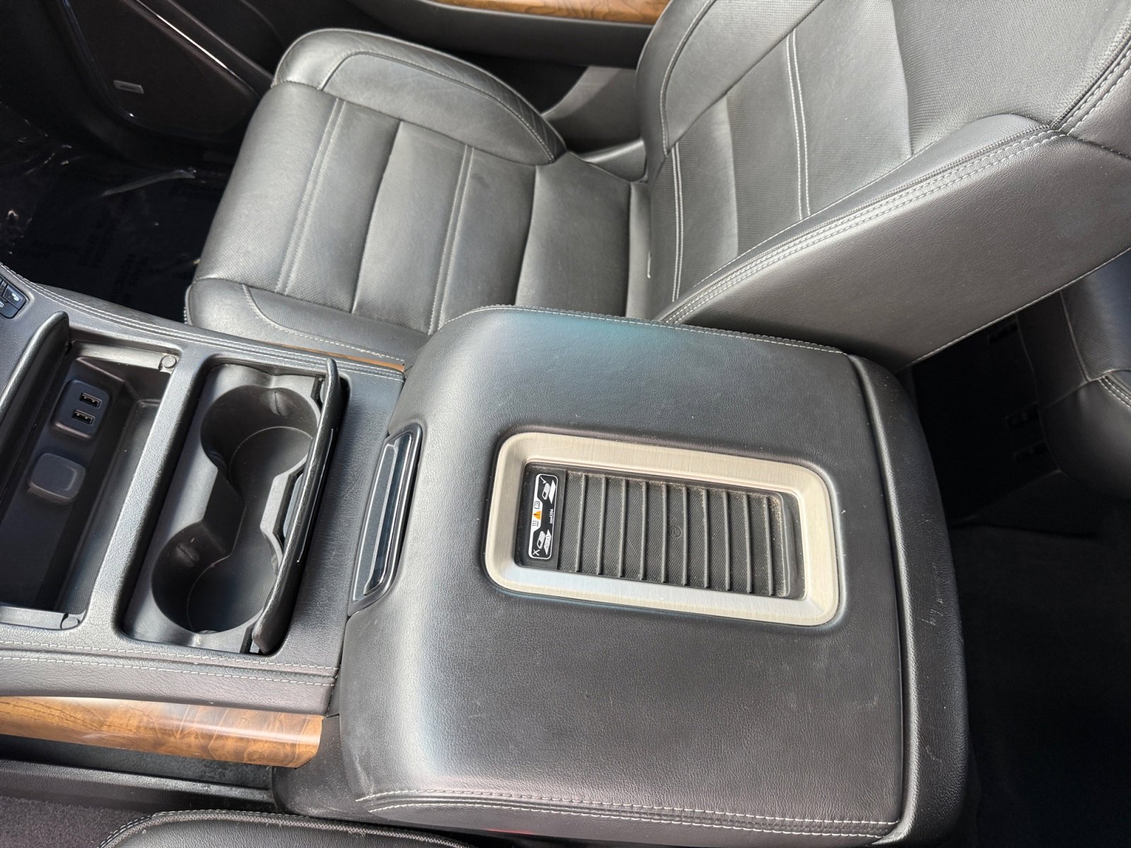 Used 2019 WHITE FROST TRICOAT GMC Denali image 14