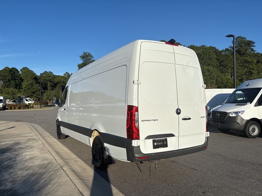 Used 2025 Arctic White Mercedes-Benz Cargo 170 WB image 5