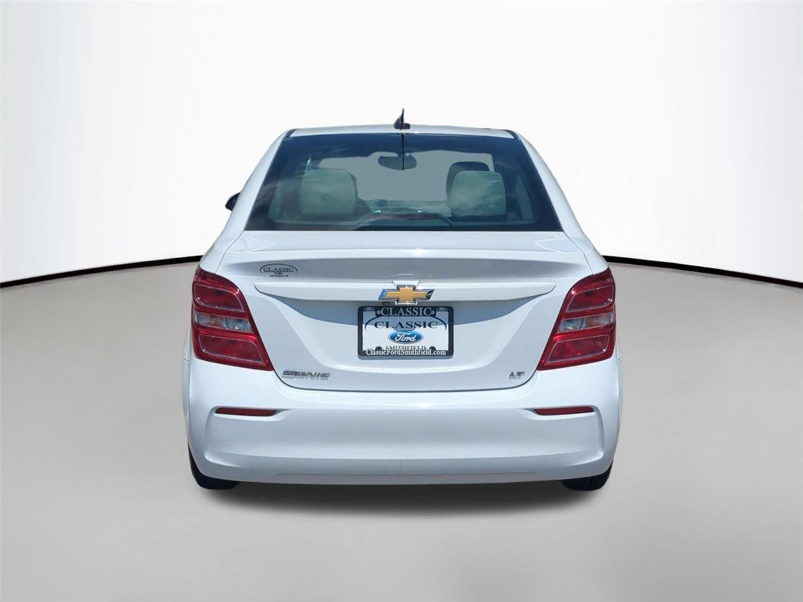 Used 2018 Summit White Chevrolet LT image 4