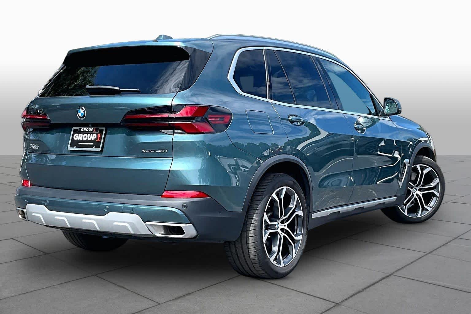 Used 2024 Blue Ridge Mountain Metallic BMW xDrive40i image 13