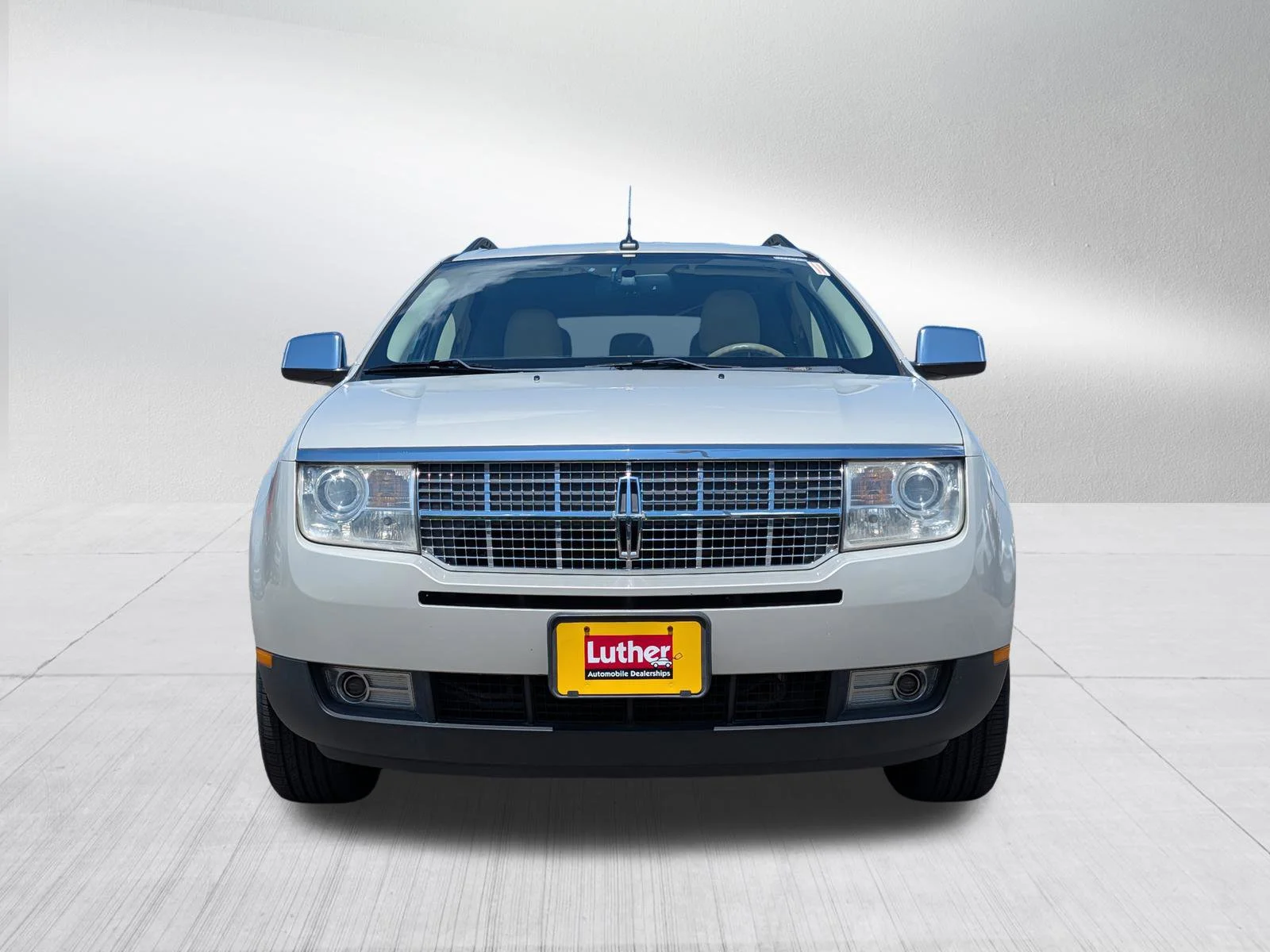Used 2007 Pewter Metallic Lincoln  image 2