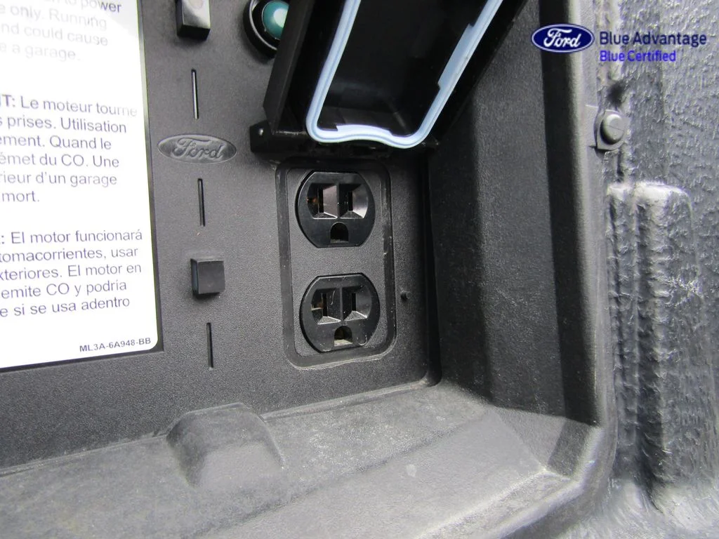 Certified Used 2023 Oxford White Ford XLT image 9
