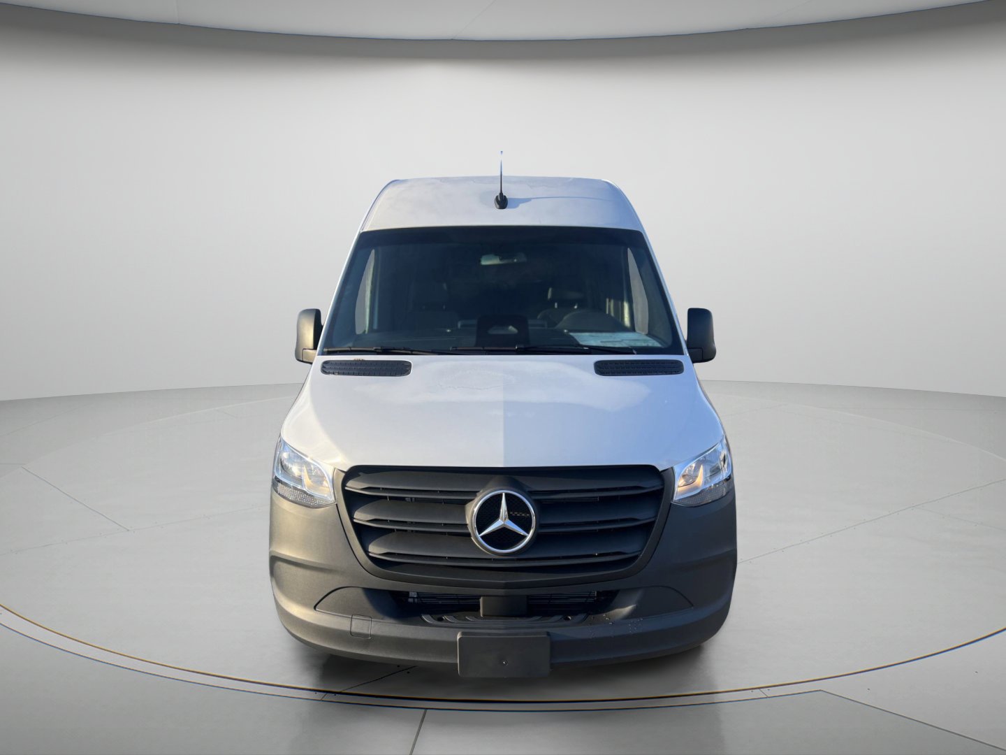 New 2025 Arctic+White Mercedes-Benz  image 7