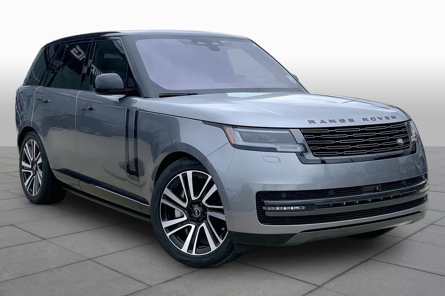 Used 2023 Eiger Grey Metallic Land Rover SE image 3