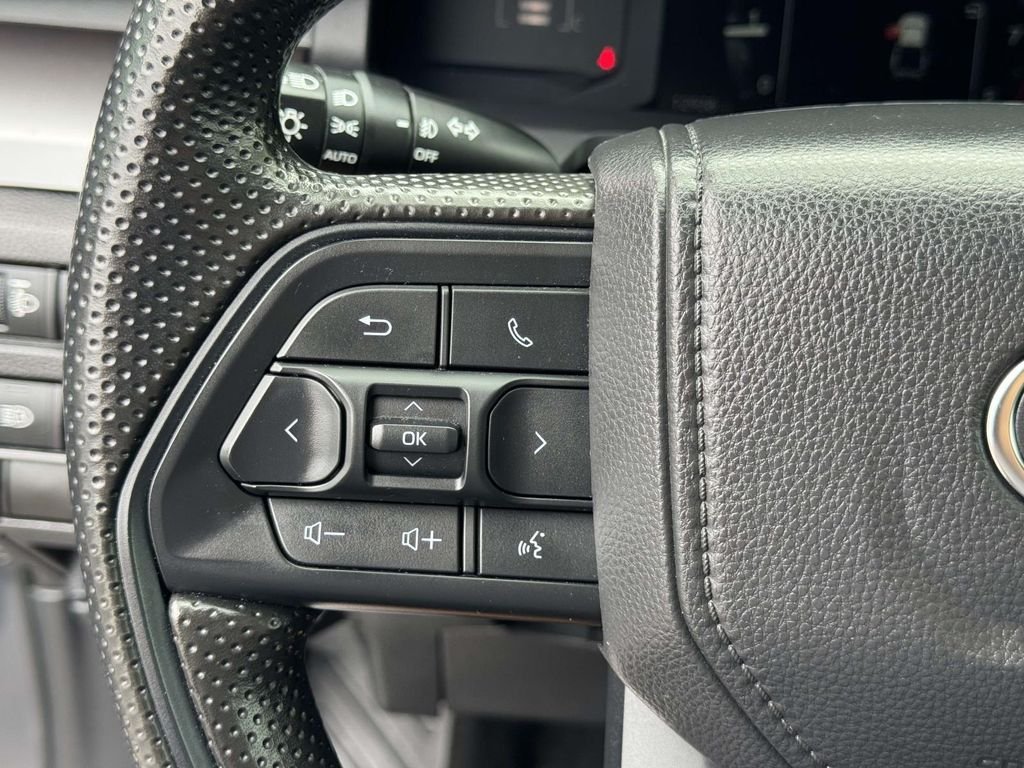 Used 2025  Toyota SR5 image 11