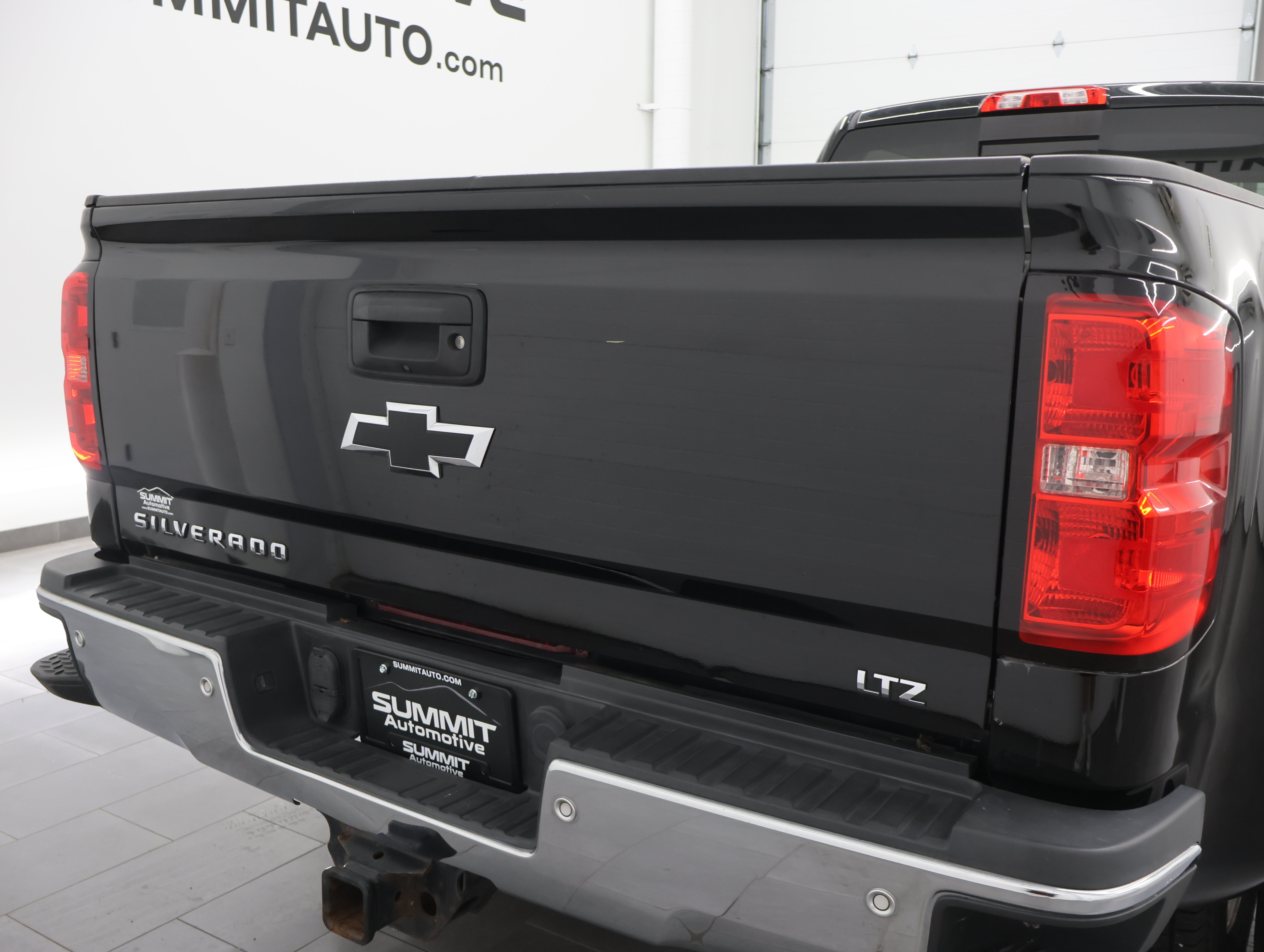 Used 2017 Black Chevrolet 4x4 Crew Cab LTZ DRW: CREW-LONG-DRW-LTZ-6.6L L5P DIESEL-NAV-HEAT/COOL SEATS-BACKUP CAM image 27