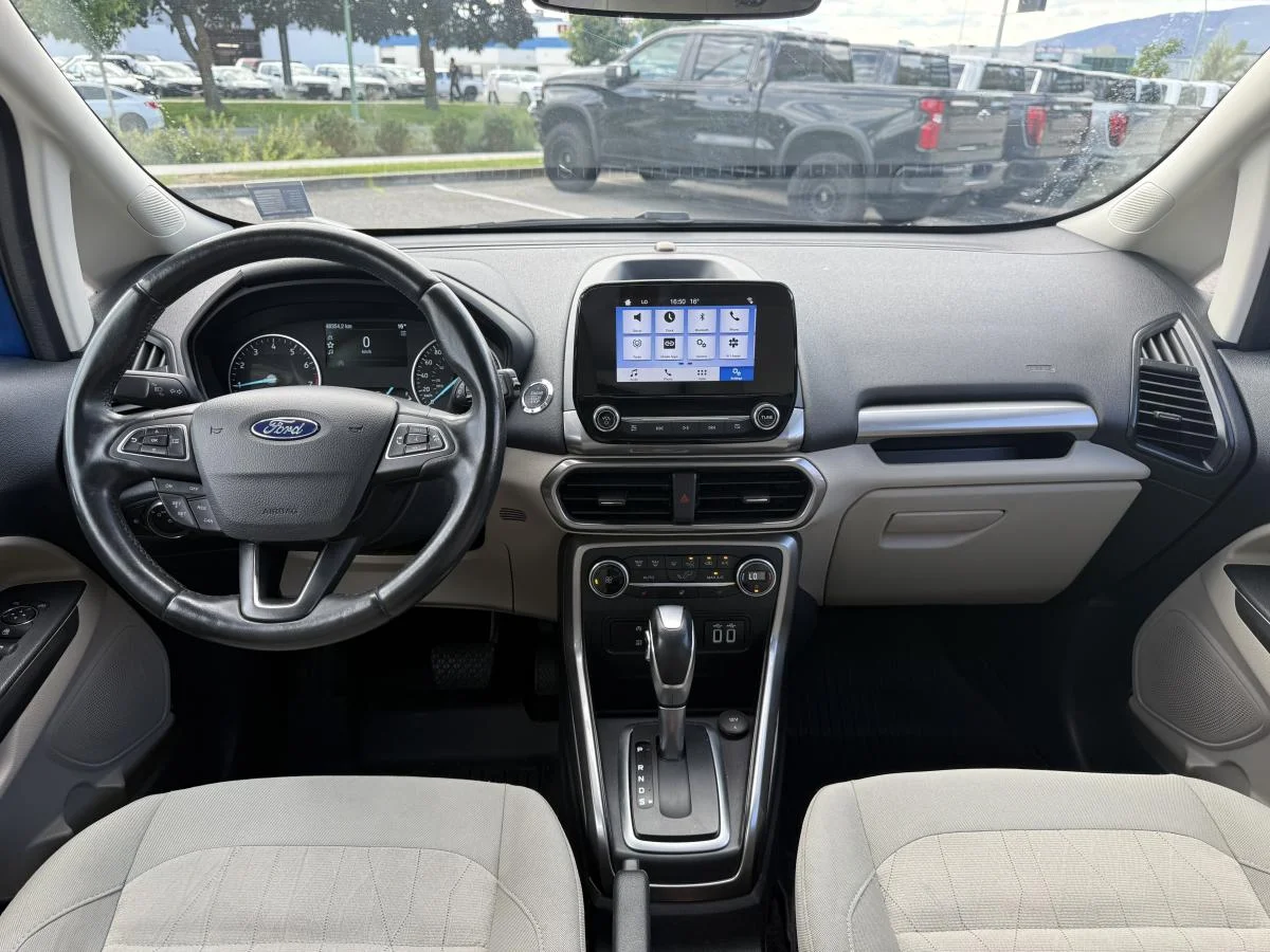 Used 2018 Blue Ford SE image 19