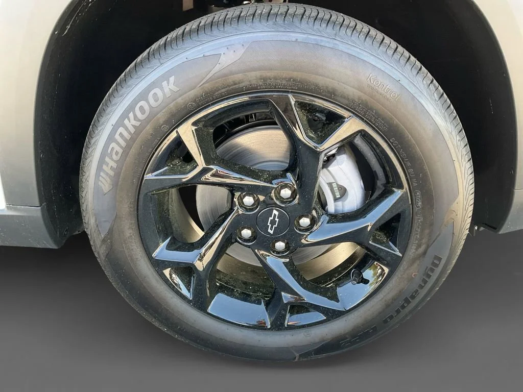 New 2026 Summit White Chevrolet LT image 15