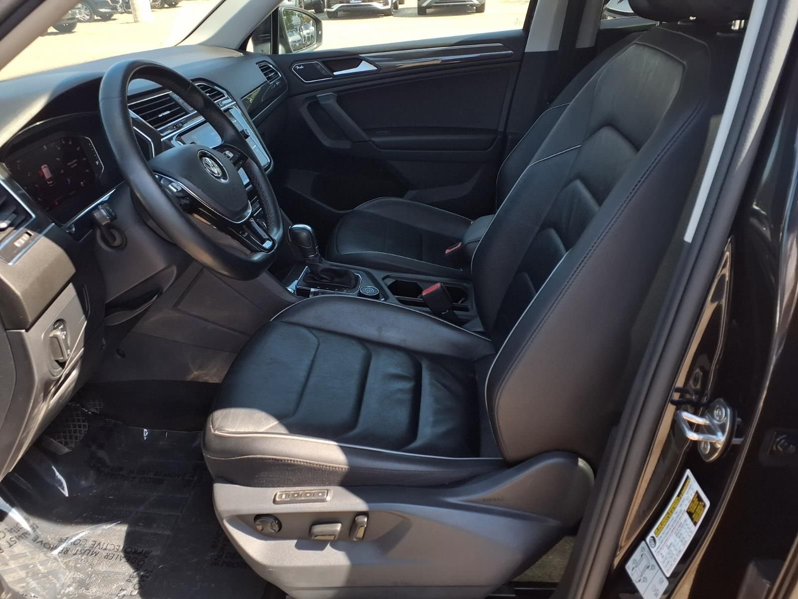 Used 2019 Black Volkswagen 2.0T SEL Premium image 17