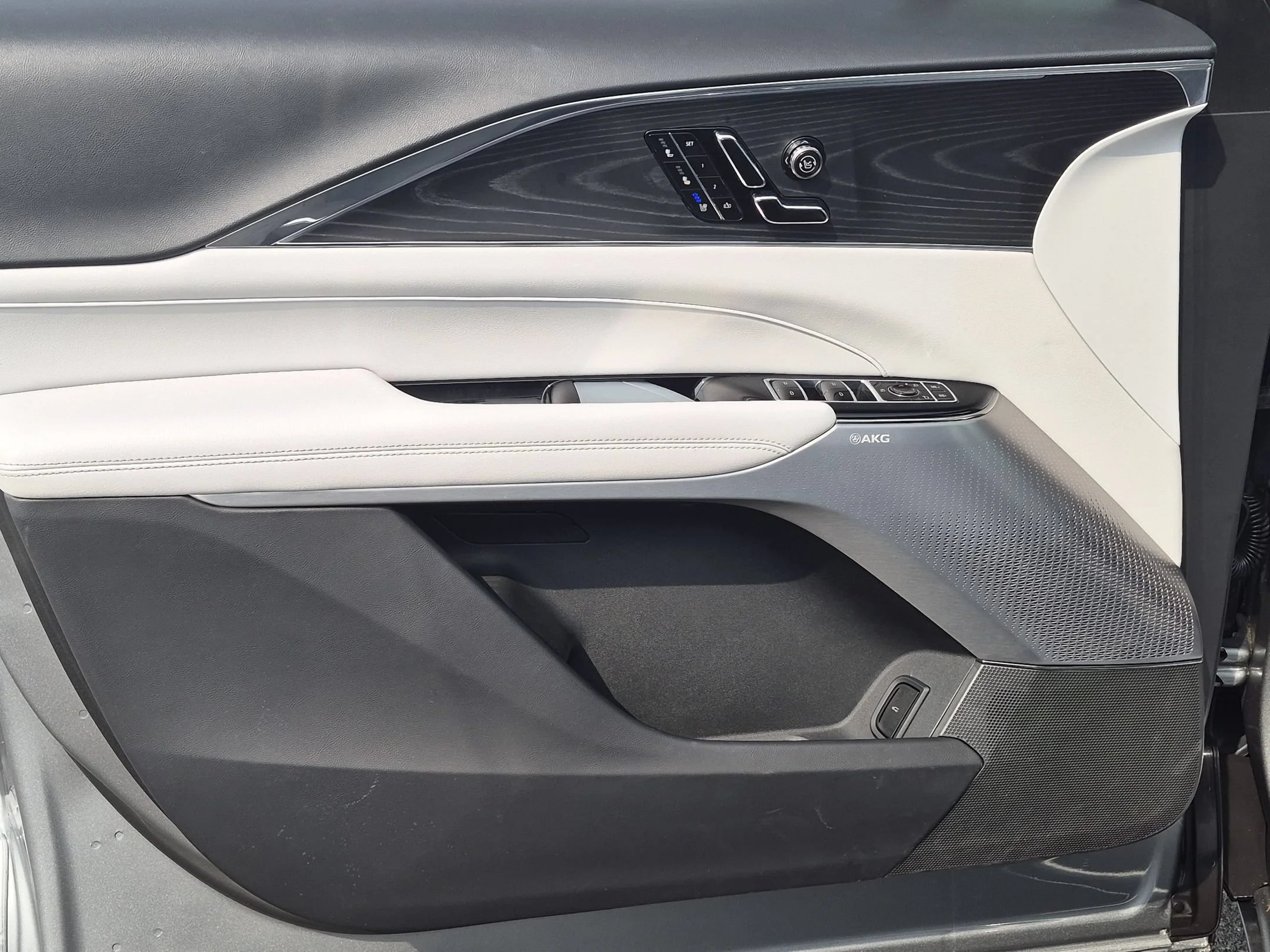 Used 2024 Argent Silver Metallic Cadillac Luxury image 22