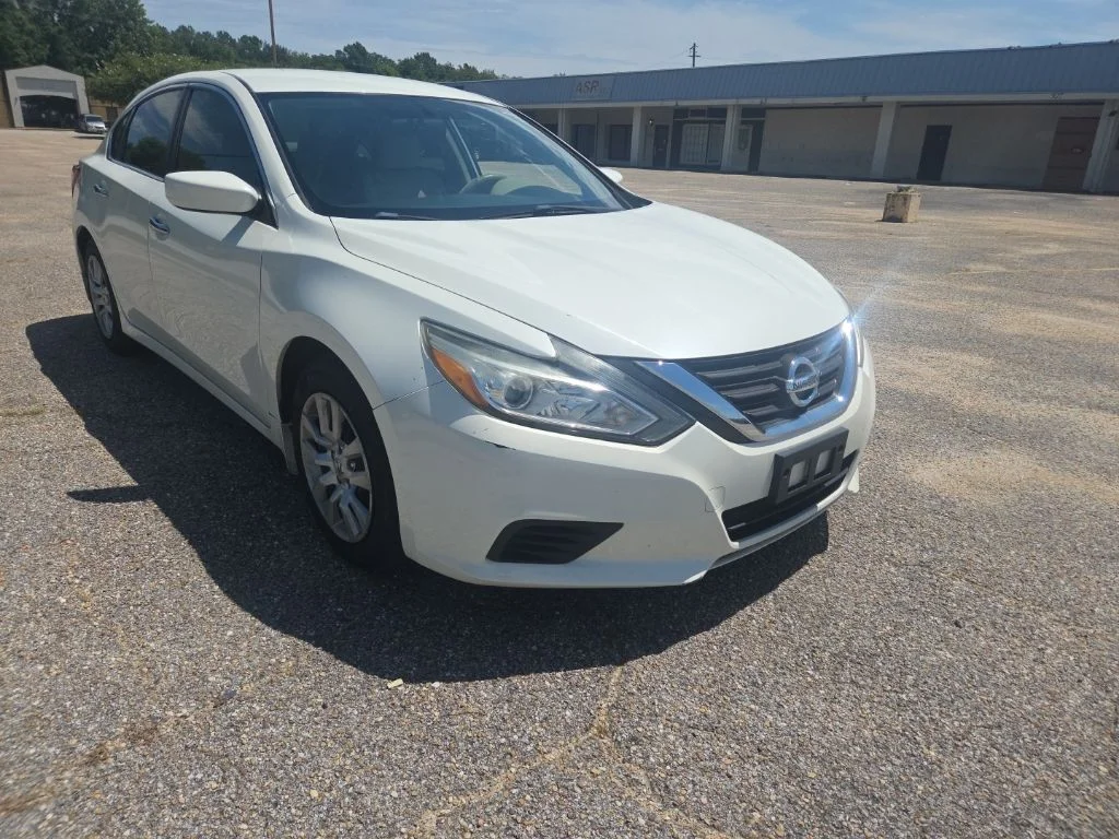 Used 2017 White Nissan 2.5 S image 19
