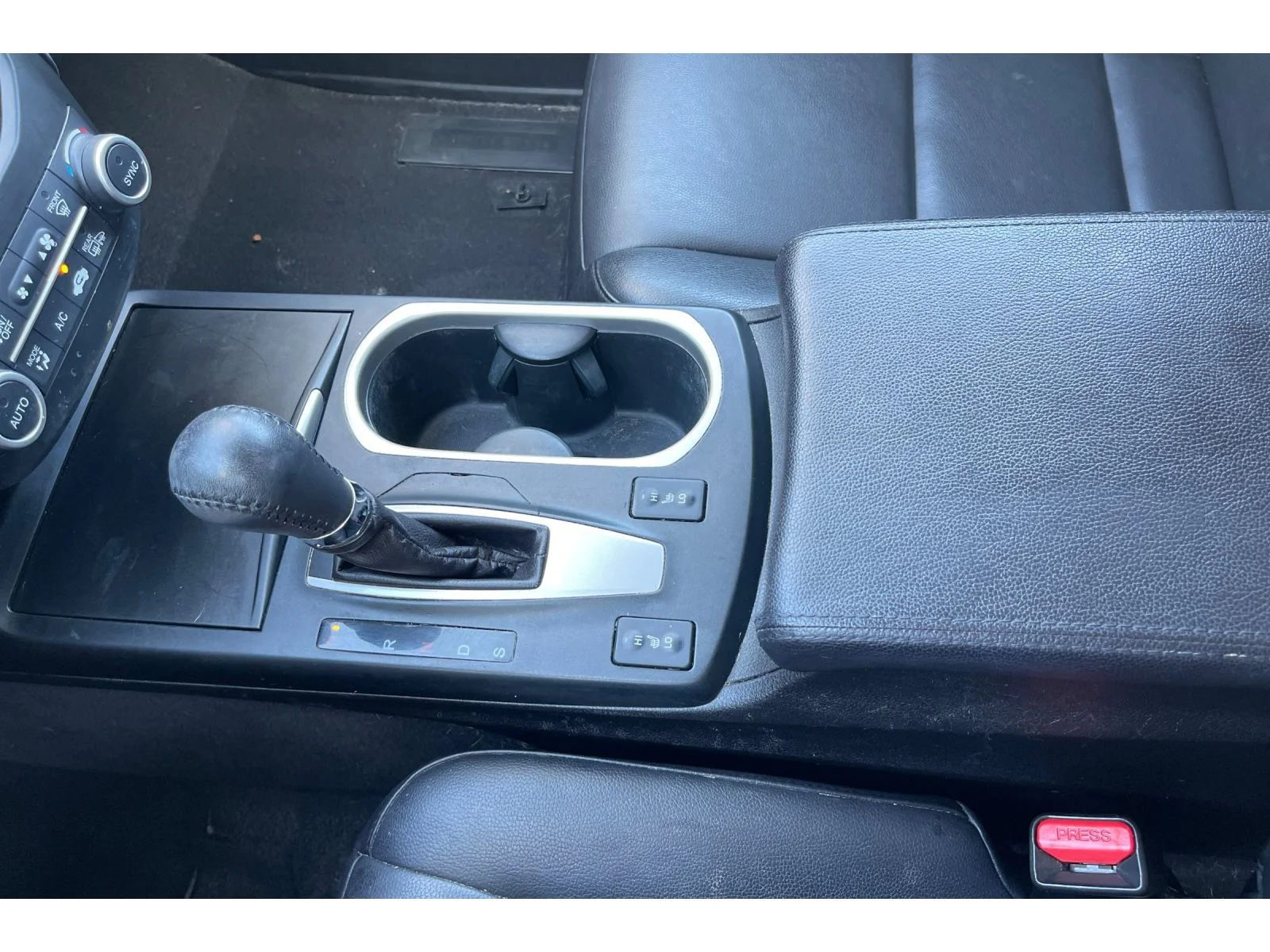 Used 2017 White Diamond Pearl Acura w/AcuraWatch Plus image 33