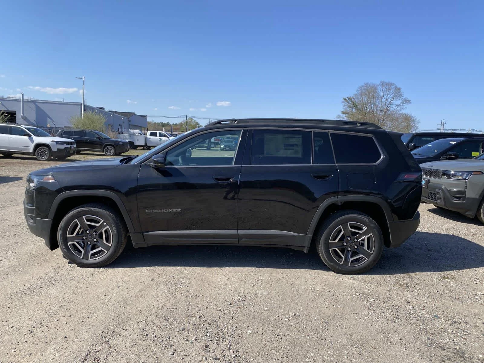New 2026 Diamond Black Crystal Pearl-Coat Exterior Paint Jeep Laredo image 2
