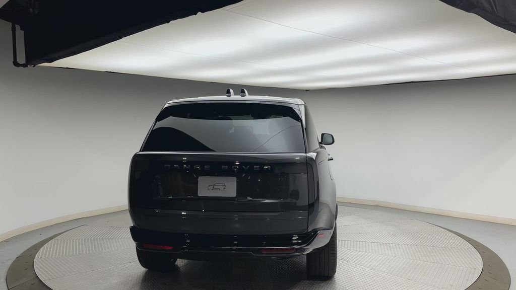 New 2026 Carpathian Gray Premium Metallic Land Rover SE image 3